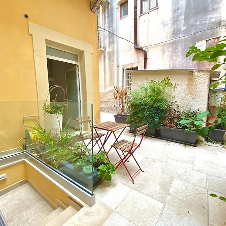 Nido Con Cortile Vicino Al Tempio Di Apollo Apartment